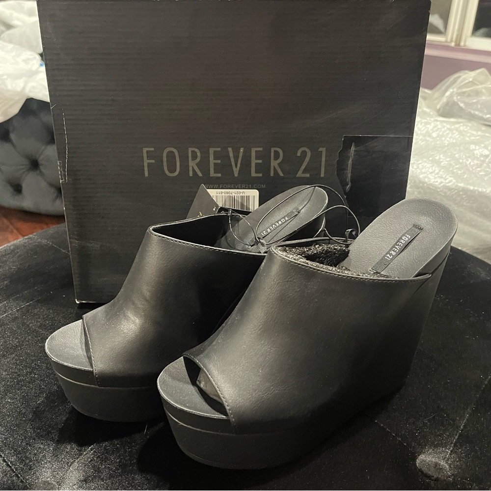 BRAND NEW 90’S/Y2K STYLE BLK PLATFORM WEDGE SZ 7 US WOMEN